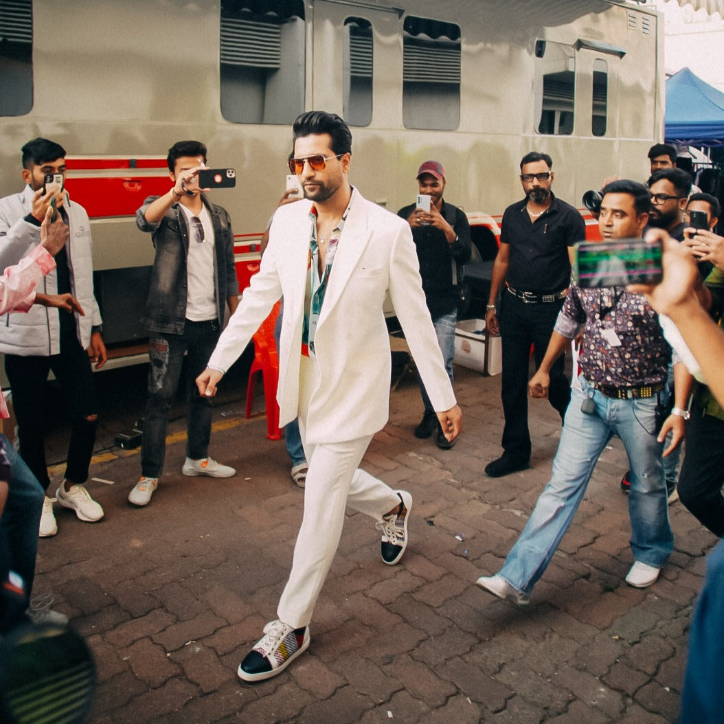 VICKY KAUSHAL WEARING GENTLEMAN SUN IN TORTOISE/LIGHT BROWN